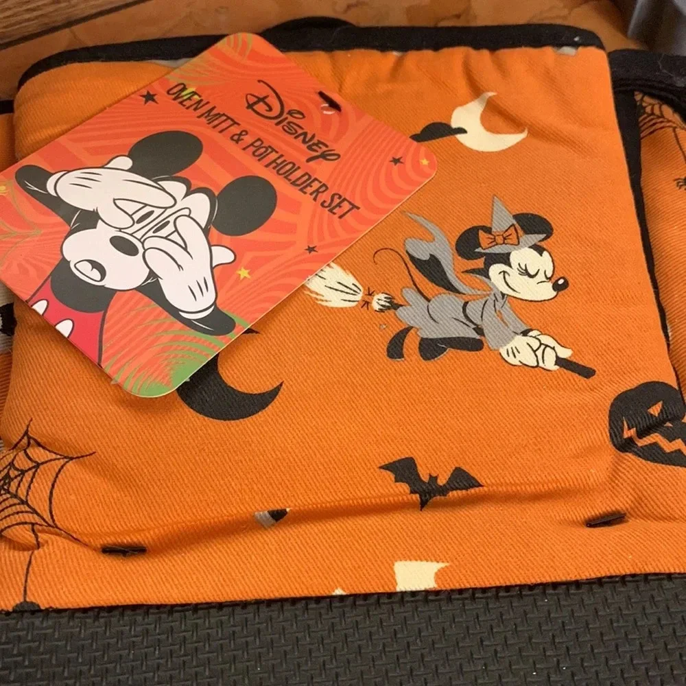 Disney Minnie Mouse Halloween Pot Holder and Oven Mitt Set NEW